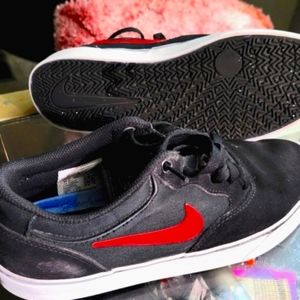 Like new nike sb shoes with original box